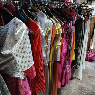 Ca. 159x Feestkleding glitter en glans